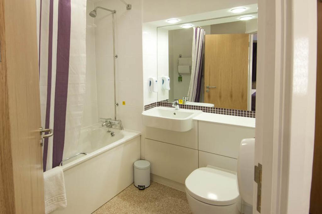 Premier Inn Birmingham City - Aston Szoba fotó
